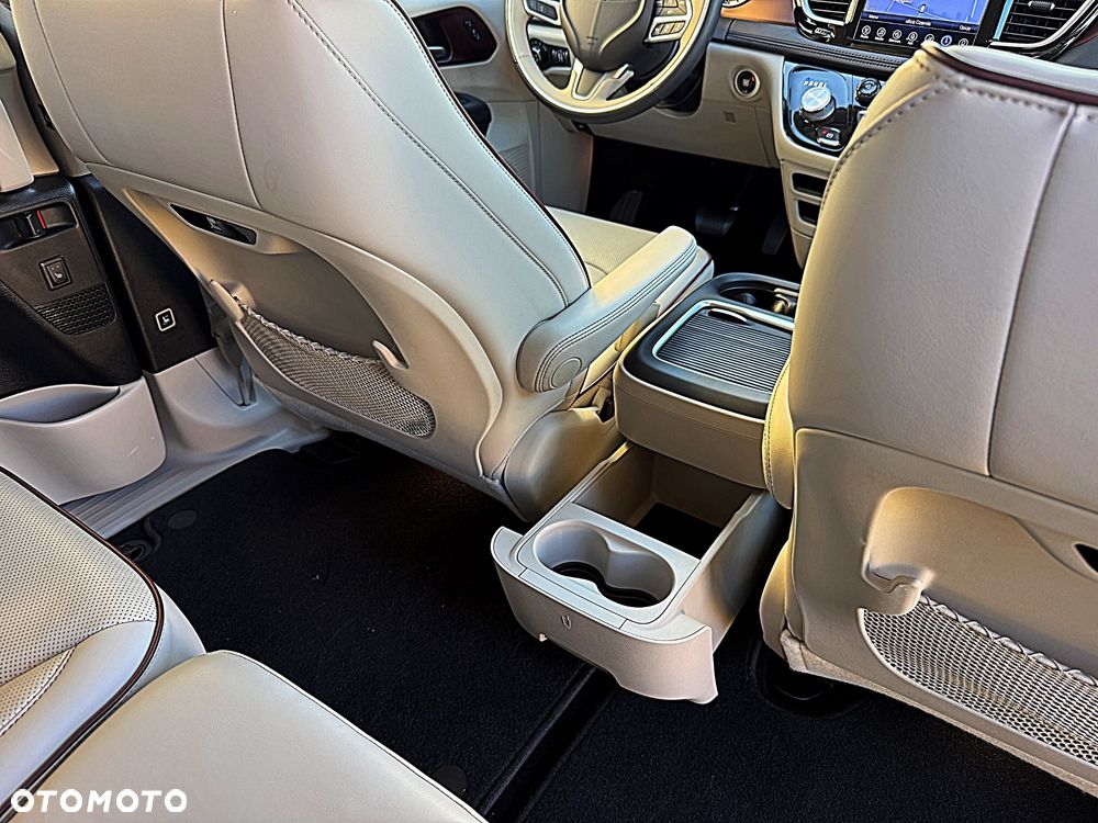 Chrysler Pacifica - 26