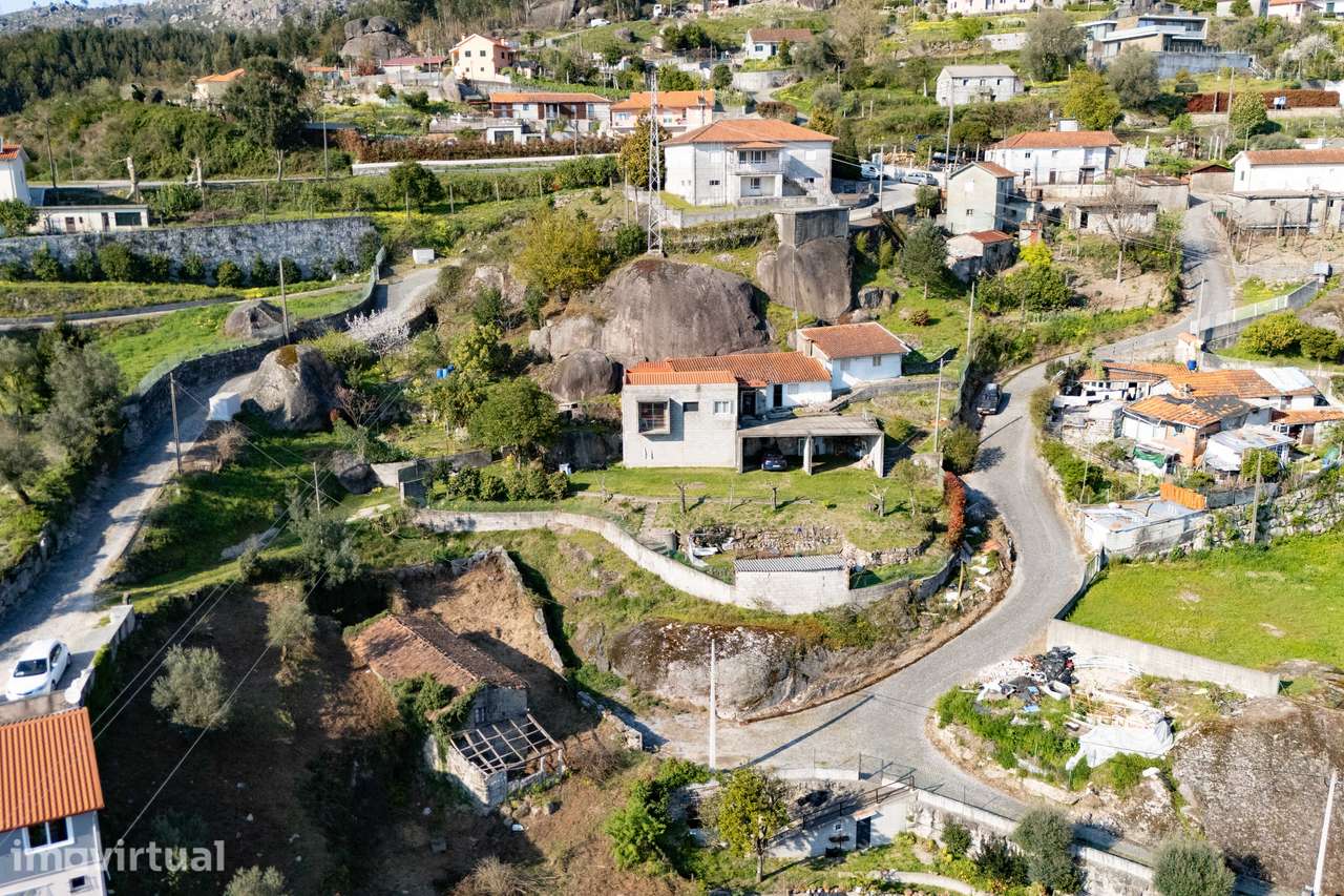 MORADIA INDIVIDUAL NUM TERRENO COM 1.300M2 - FRADES, PÓVOA DE LANHOSO - Grande imagem: 2/33