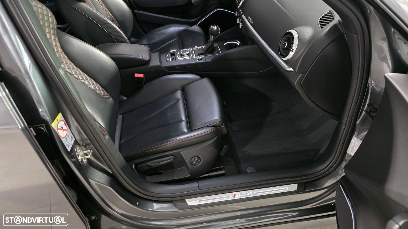 Audi RS3 Sportback 2.5 TFSI quattro S tronic - 52
