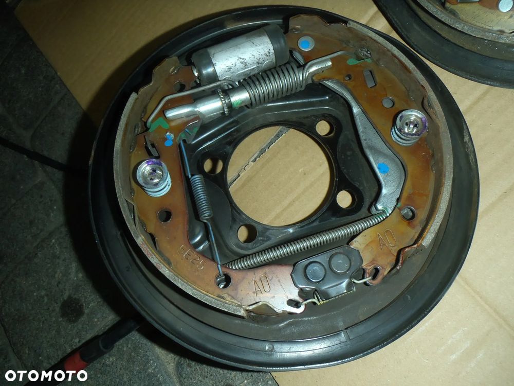 bęben szczęki cylinderek rozpierak hamulec tylny osłona tarcza kotwiczna kostka abs z zawieszenie tył toyota yaris II III 2 3 jak nowe - 19