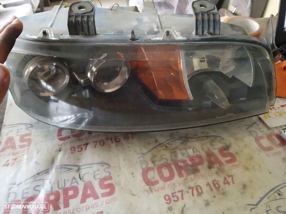 FAROL DIREITO FIAT PUNTO 2001 - - 4
