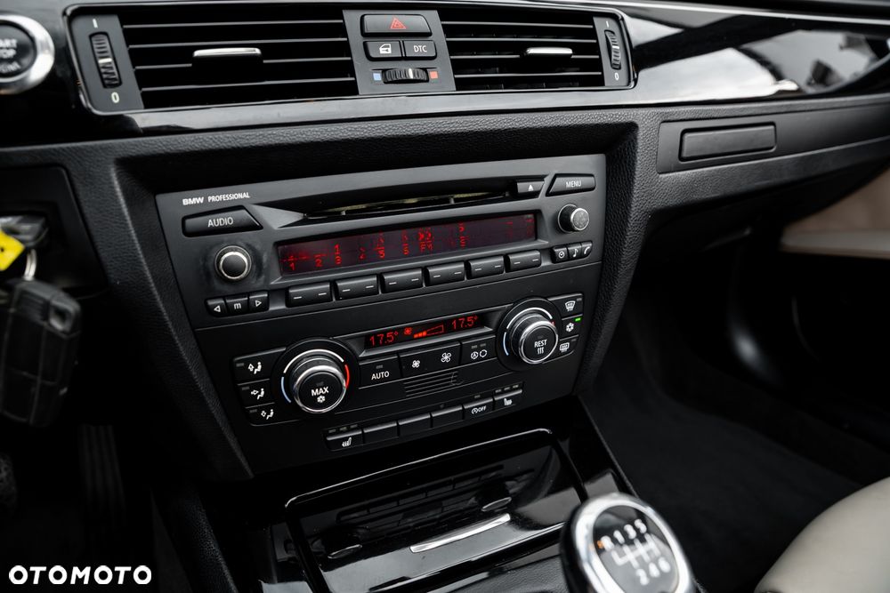 BMW Seria 3 320i Edition Exclusive - 32