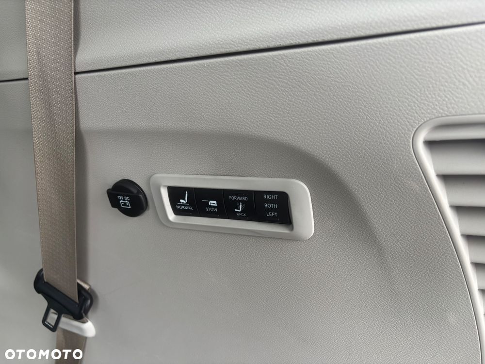 Chrysler Pacifica - 22