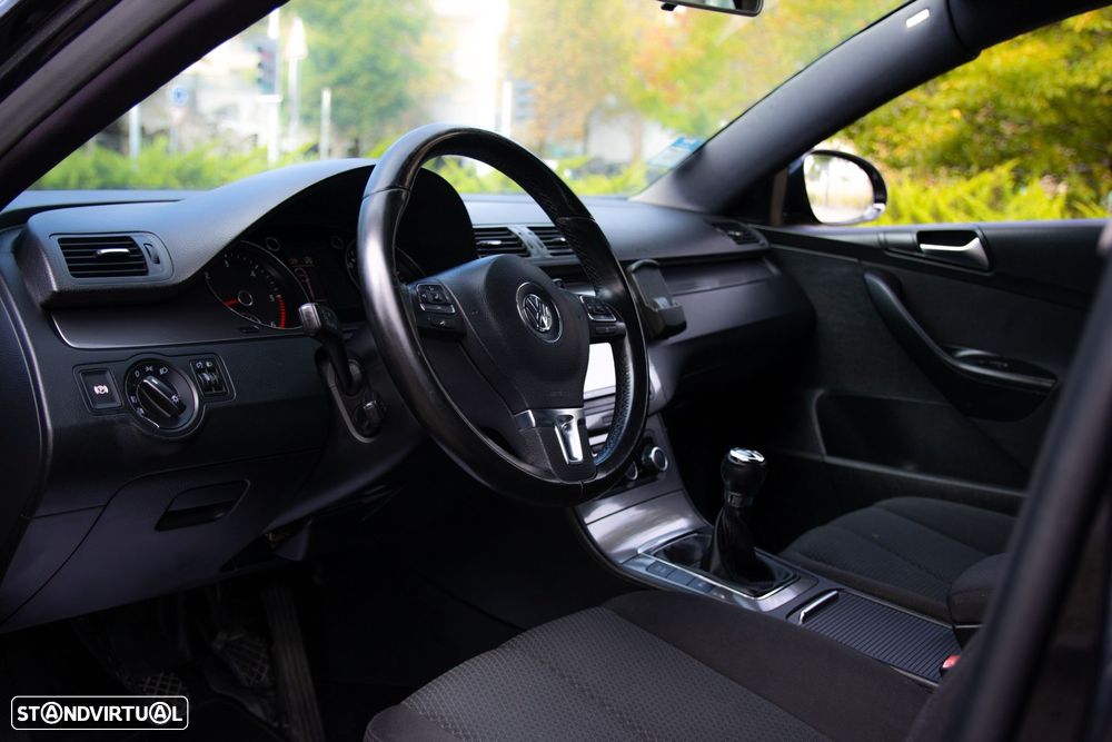 VW Passat Variant 1.6 TDI BlueMotion - 11