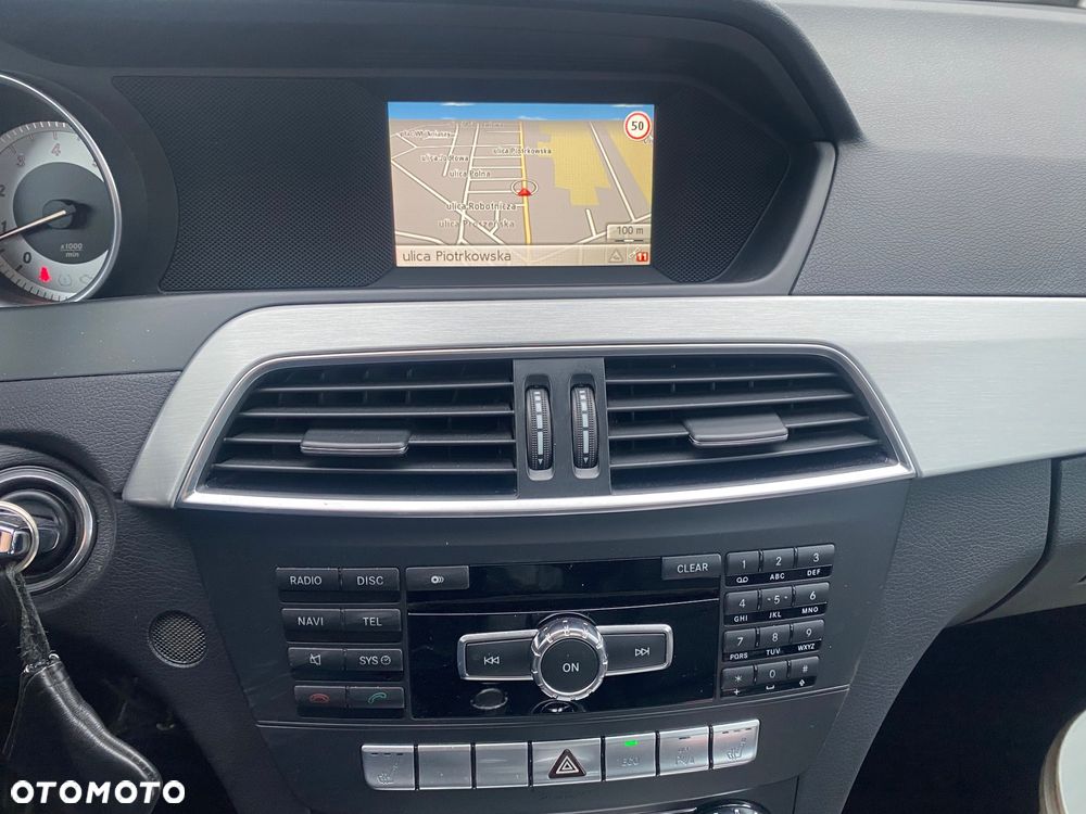 Mercedes-Benz Klasa C 180 CGI Automatik BlueEFFICIENCY Avantgarde - 34