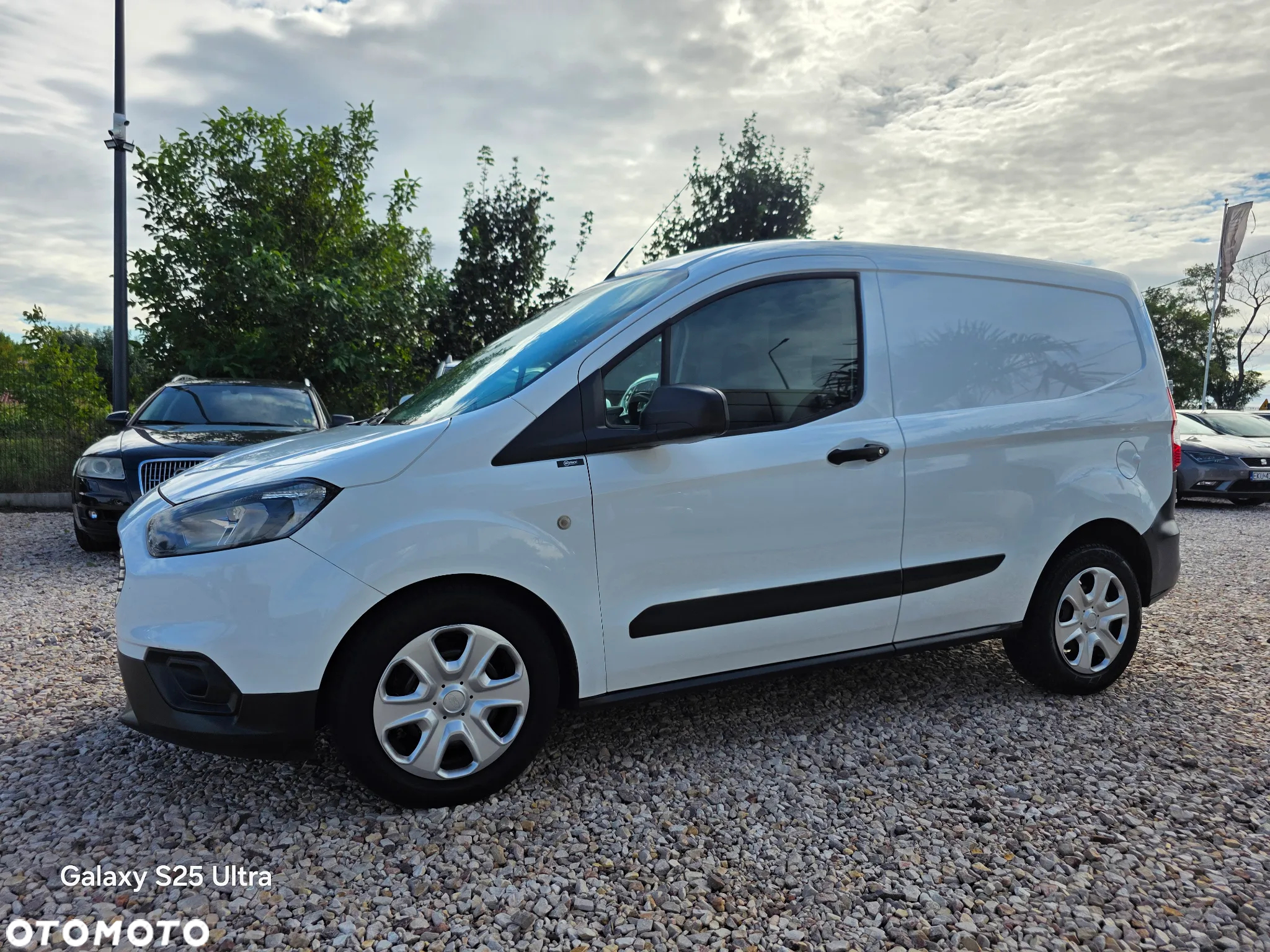 Ford Transit Courier - 19