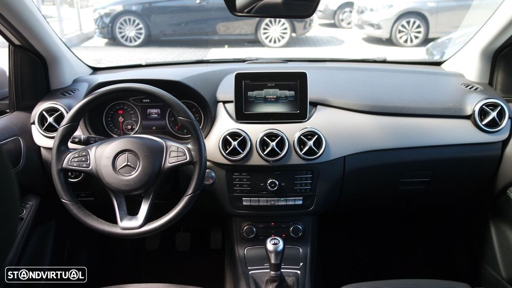 Mercedes-Benz B 180 d Urban - 11
