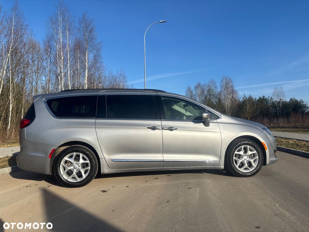 Chrysler Pacifica - 6