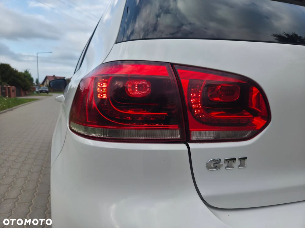 Volkswagen Golf 2.0 GTI DSG - 13