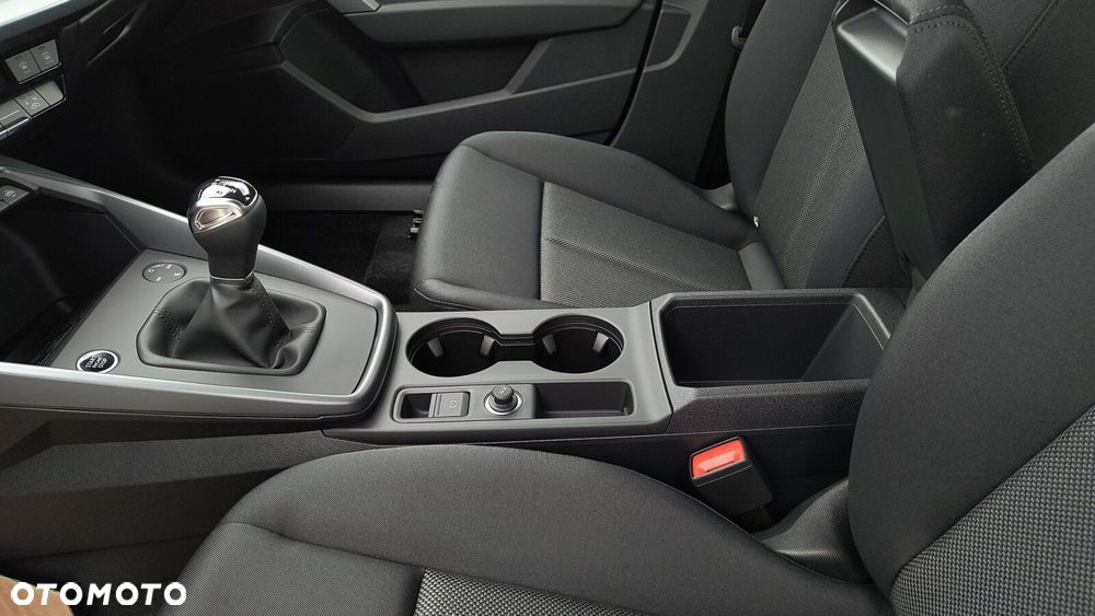 Audi A3 Limousine 35 TFSI Advanced - 24