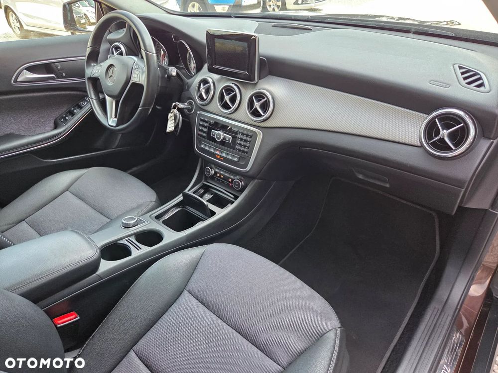 Mercedes-Benz GLA 200 7G-DCT Style - 16