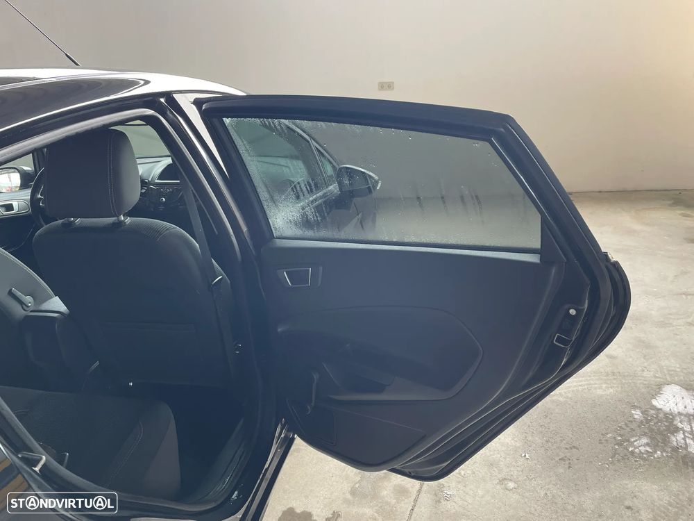 Ford Fiesta 1.0 EcoBoost S&S TITANIUM - 13