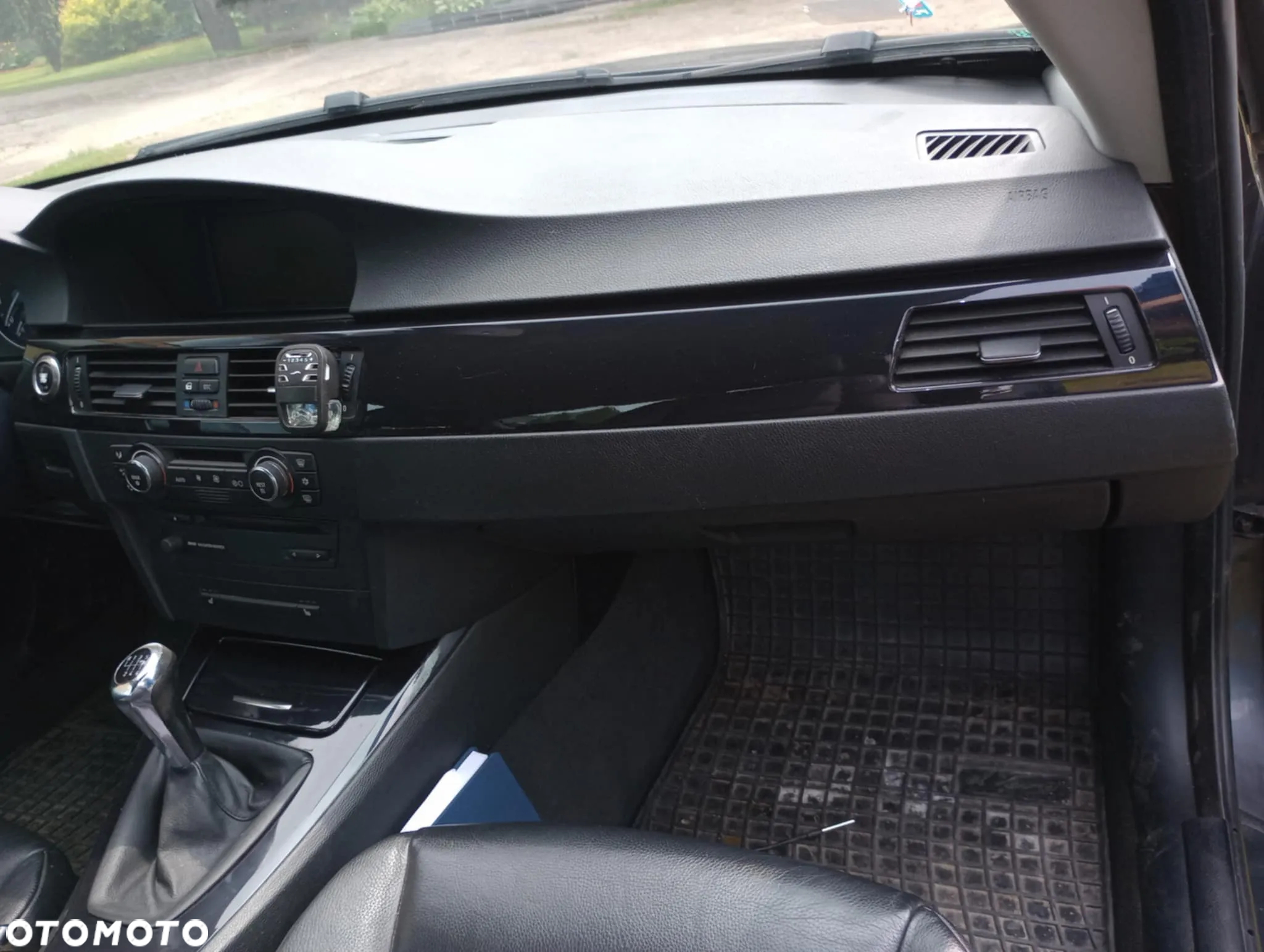 BMW Seria 3 325i Coupe - 12