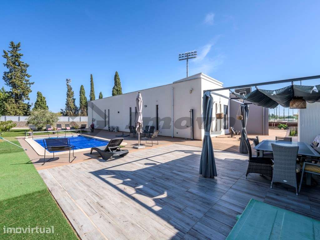 Moradia V3 Exclusiva com Piscina no Centro de Lagoa - Grande imagem: 5/26