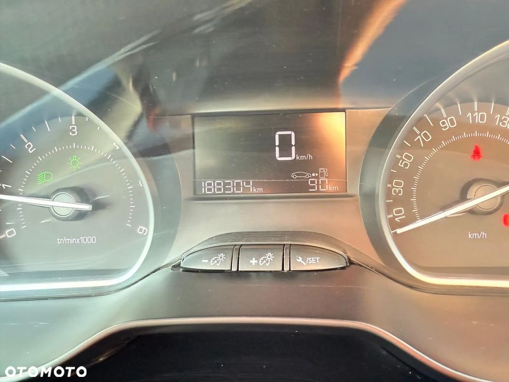 Peugeot 2008 1.6 BlueHDi Active - 21