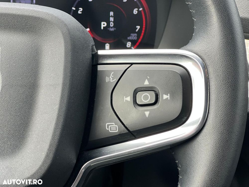 Volvo XC 40 B4 AT8 Mild Hybrid Momentum Pro - 15