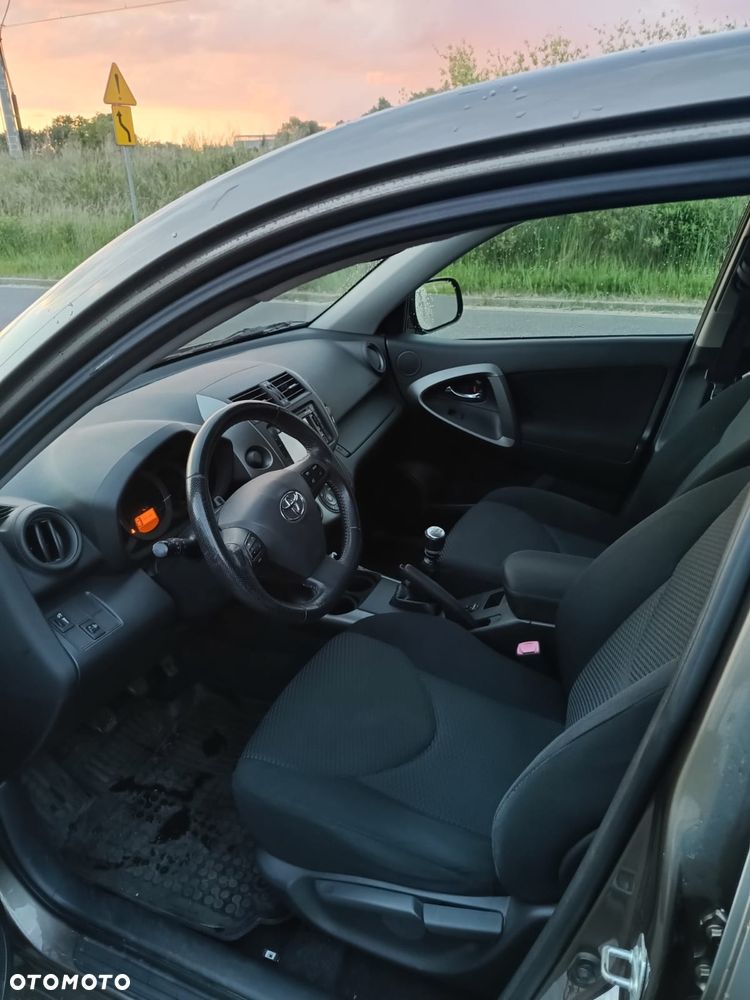 Toyota RAV4 - 8