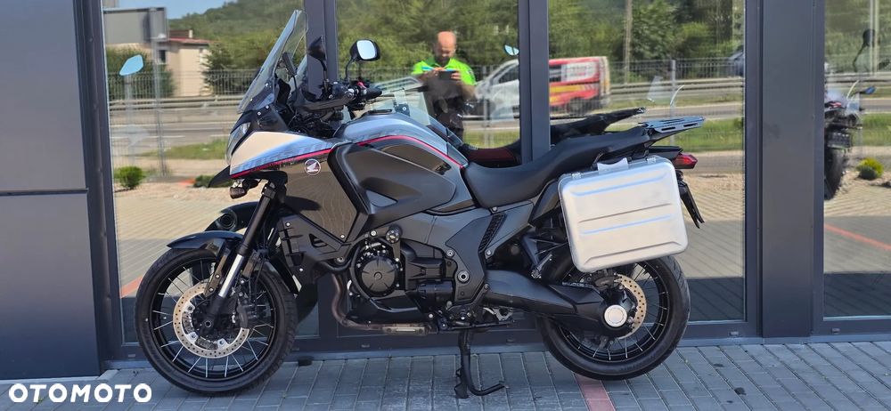 Honda VFR - 24