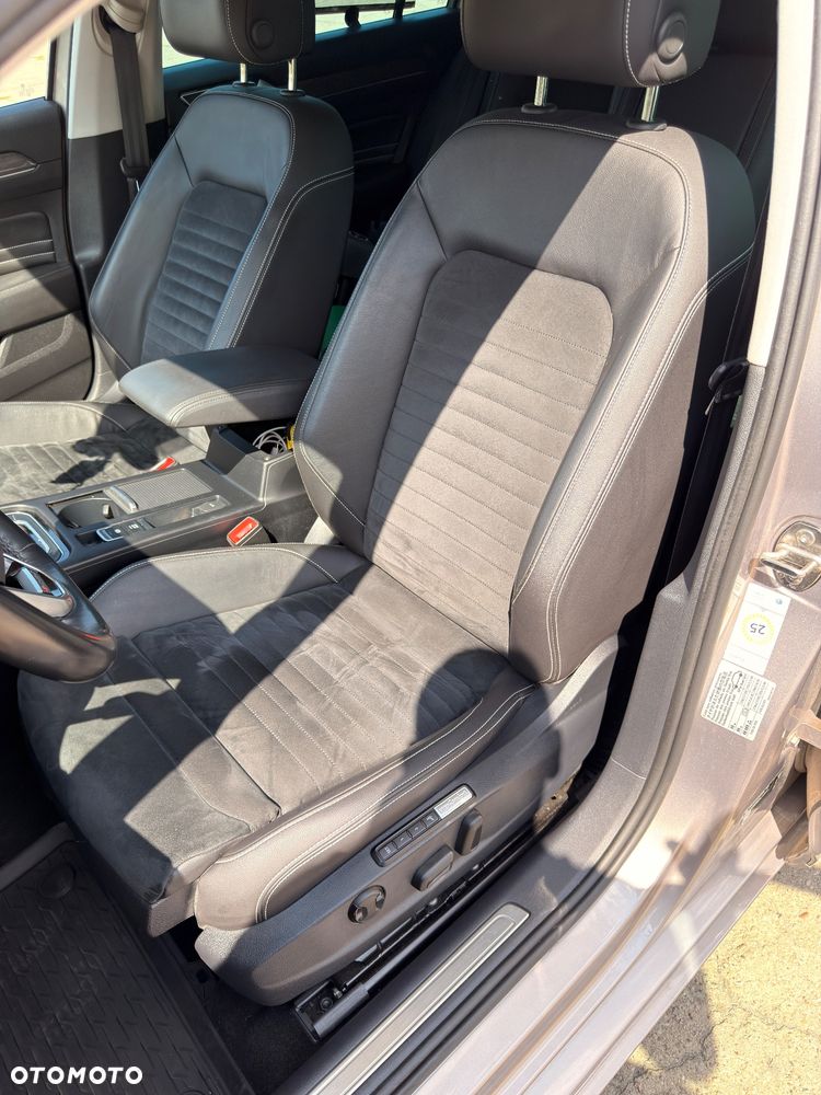 Volkswagen Passat 2.0 TDI SCR DSG 4Motion Business - 17