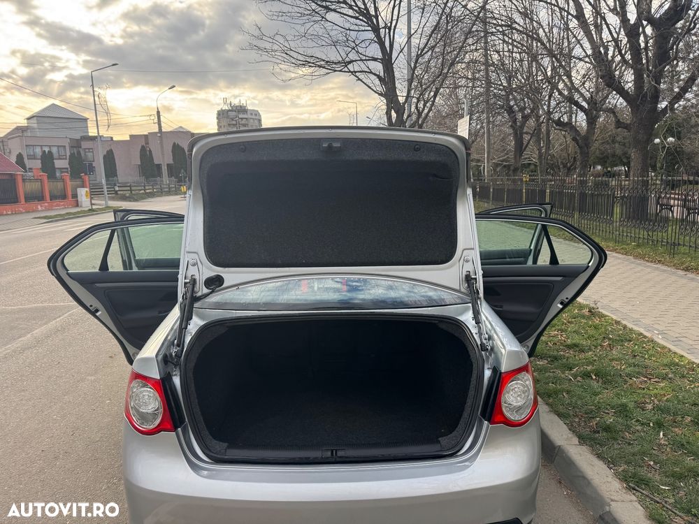 Volkswagen Jetta - 11