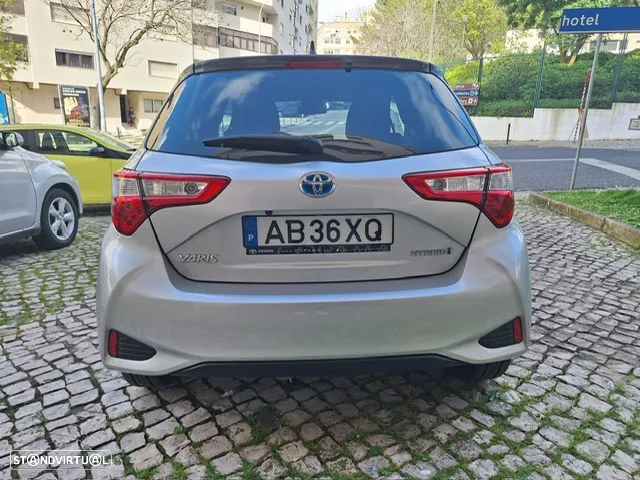 Toyota Yaris 1.5 HSD Exclusive+P.Luxury - 3