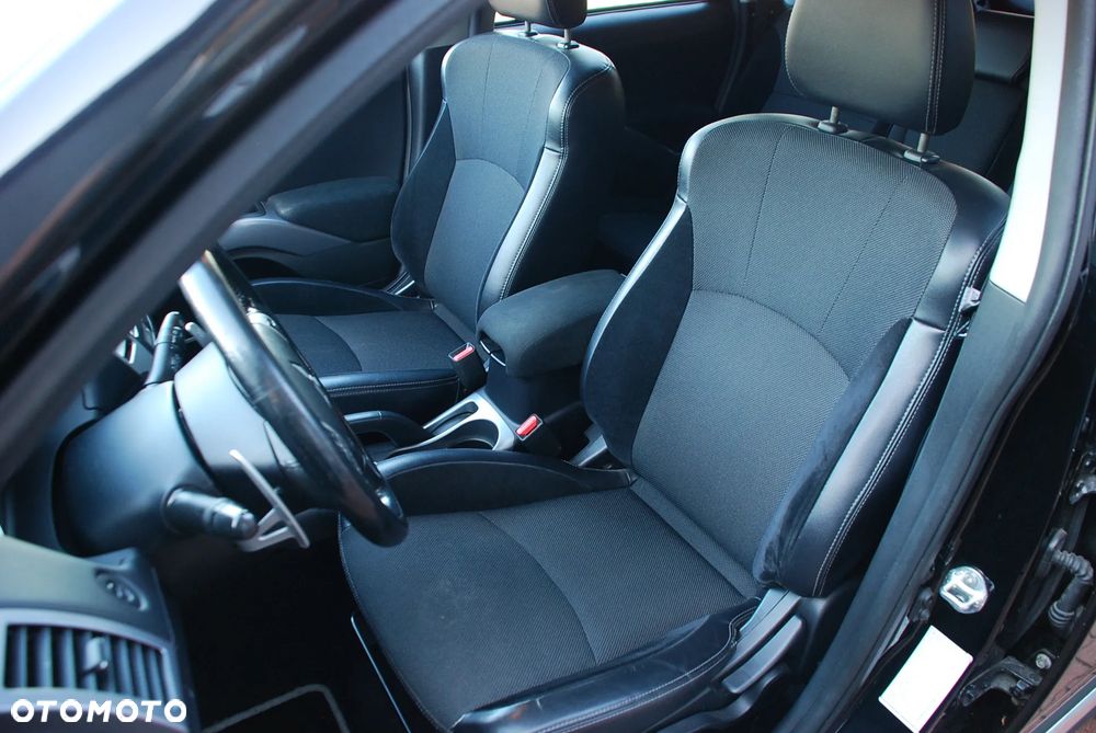Mitsubishi Outlander 2.0 Intense NAVI 2WD EU5 CVT - 18