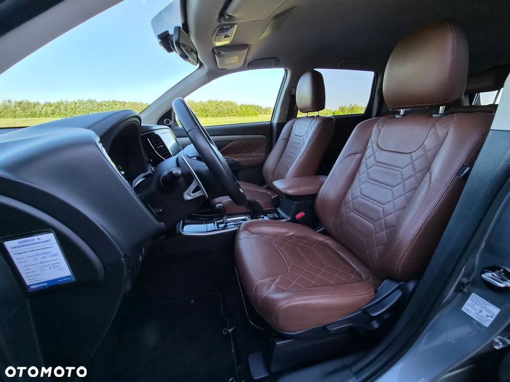 Mitsubishi Outlander - 25