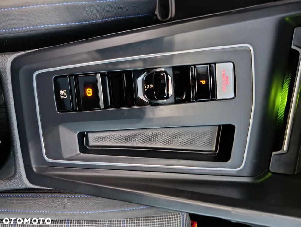 Volkswagen Golf - 27