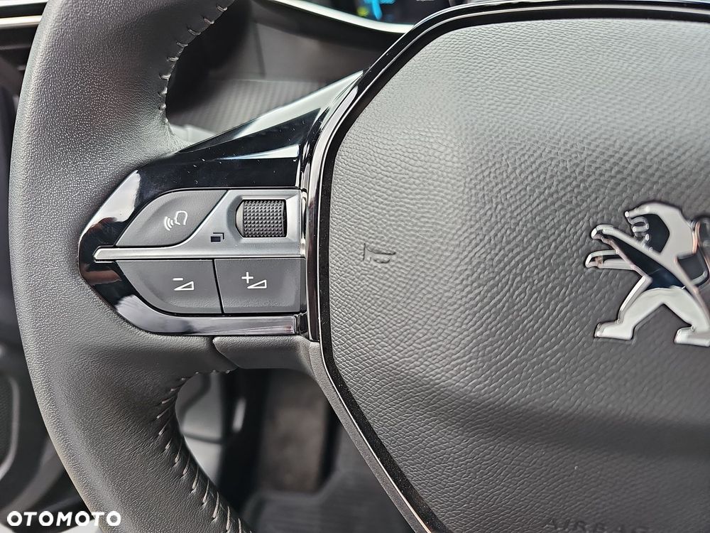 Peugeot 2008 50kWh Allure - 17