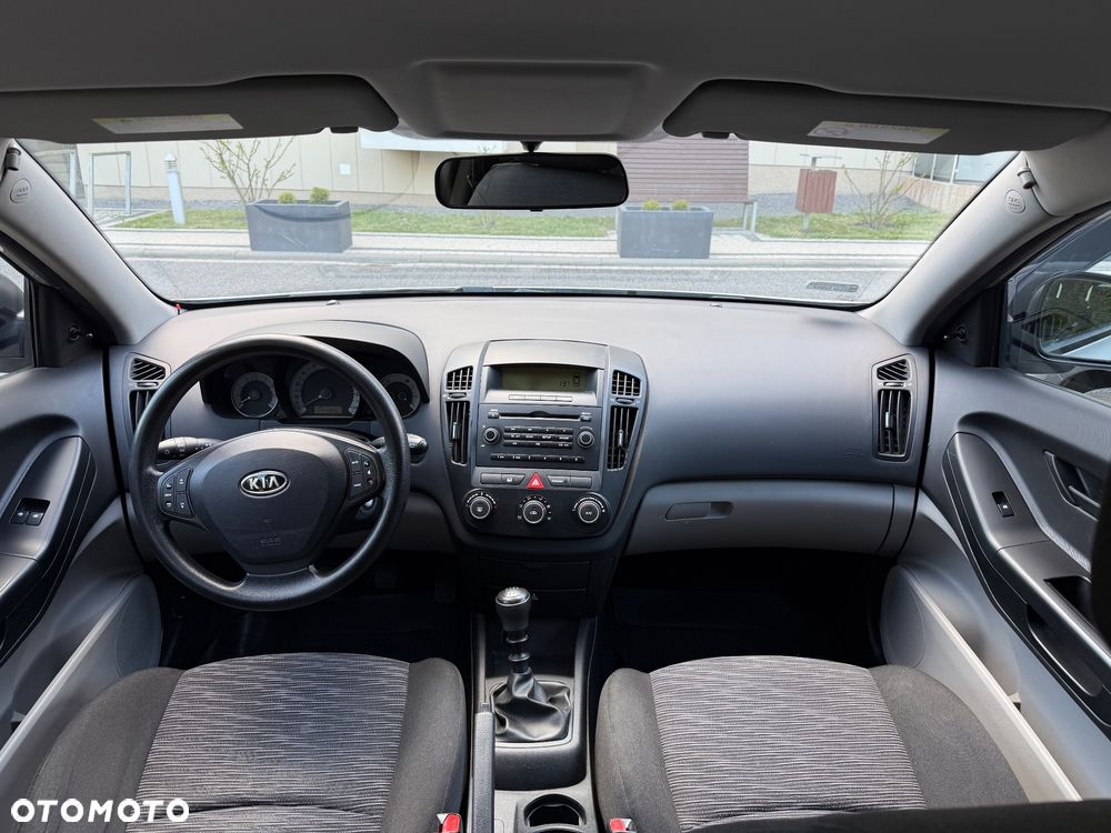 Kia Ceed - 13
