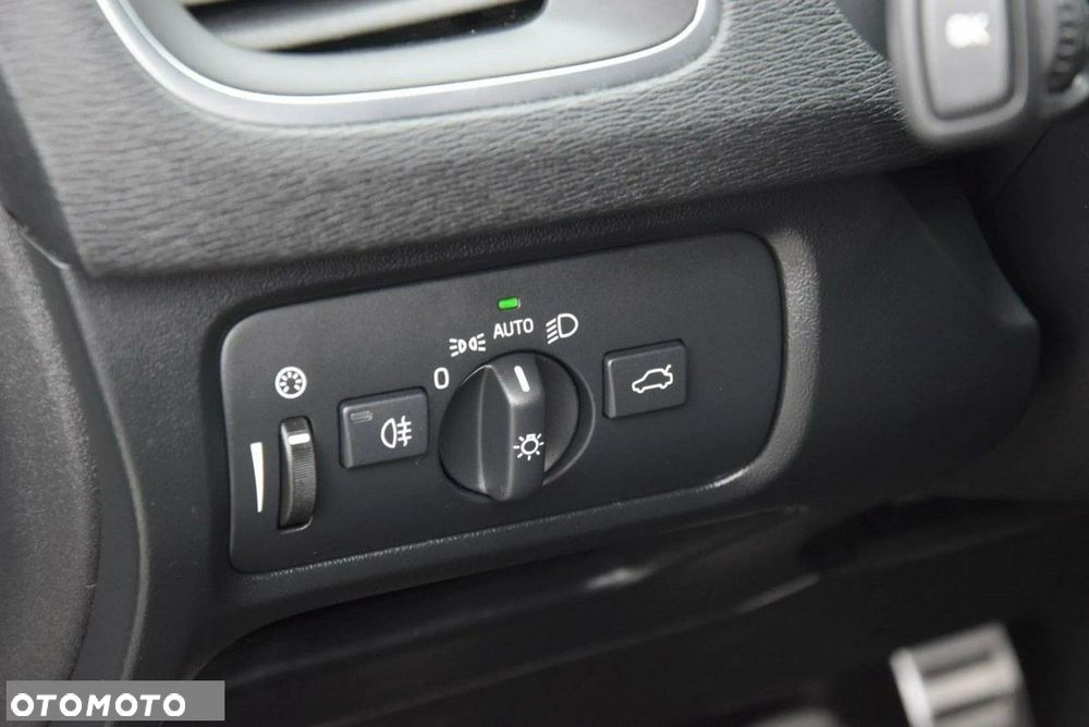 Volvo V40 D4 Drive-E R-Design Kinetic - 24