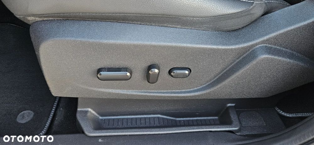 Ford Kuga 2.0 TDCi FWD ST-Line - 24
