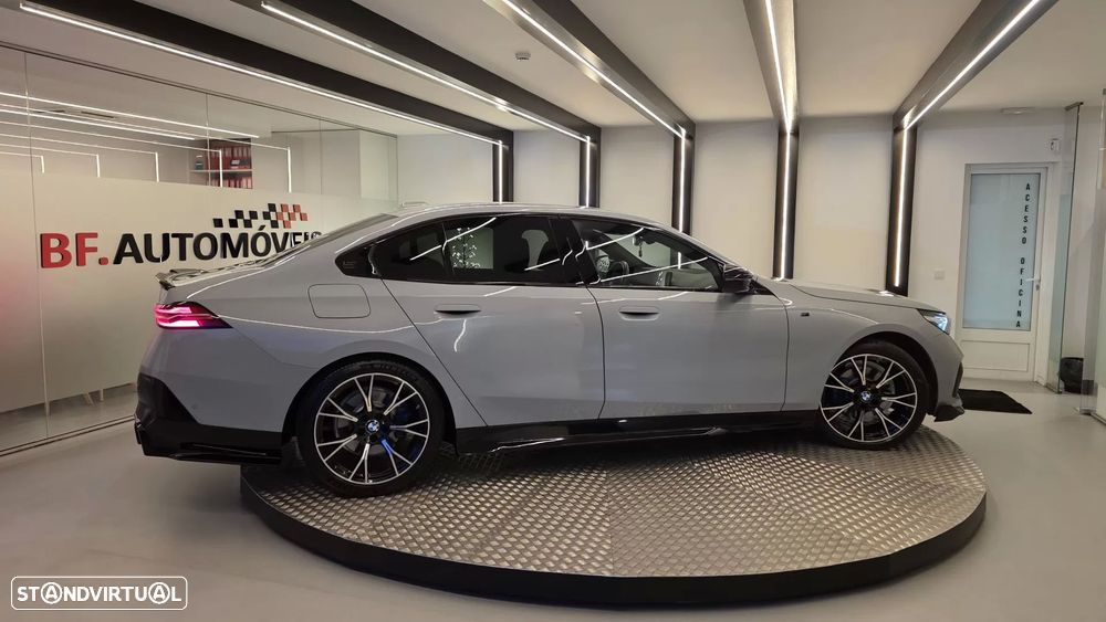 BMW 520 d Pack Desportivo M - 8