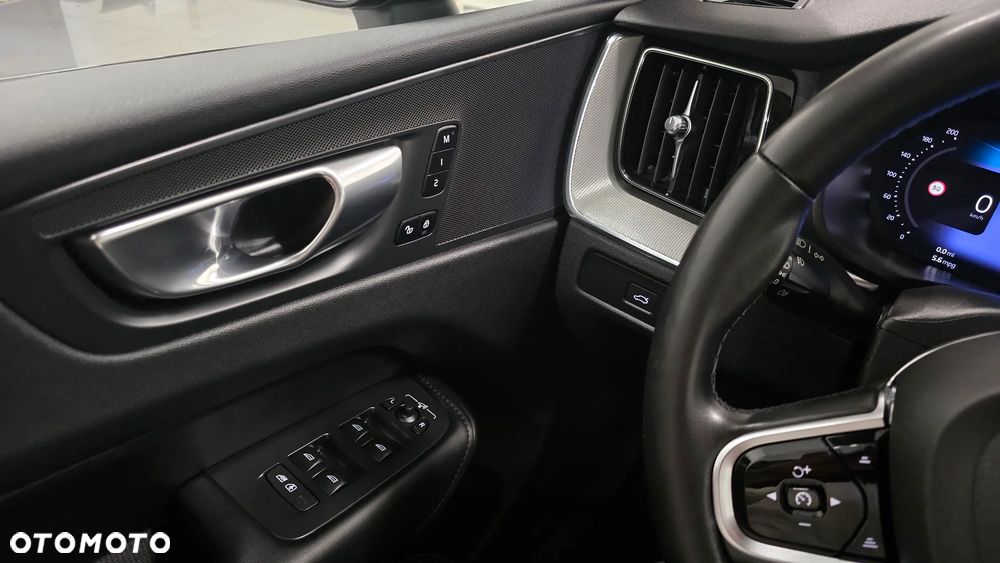 Volvo XC 60 B4 D AWD Ultimate Dark - 22