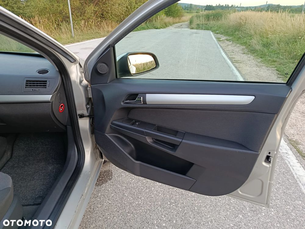 Opel Astra 1.6 Color Edition - 32