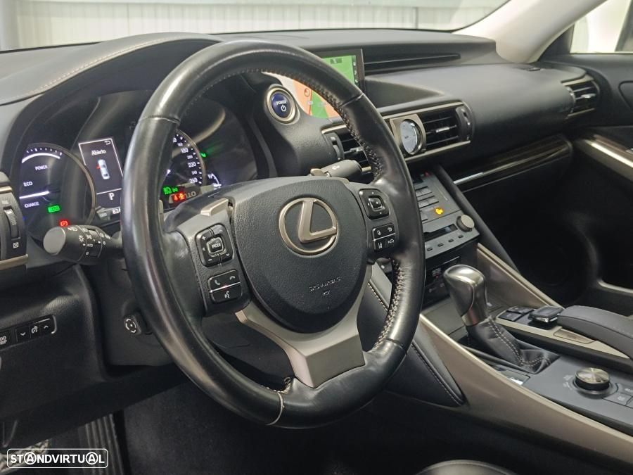 Lexus IS 300H - 14