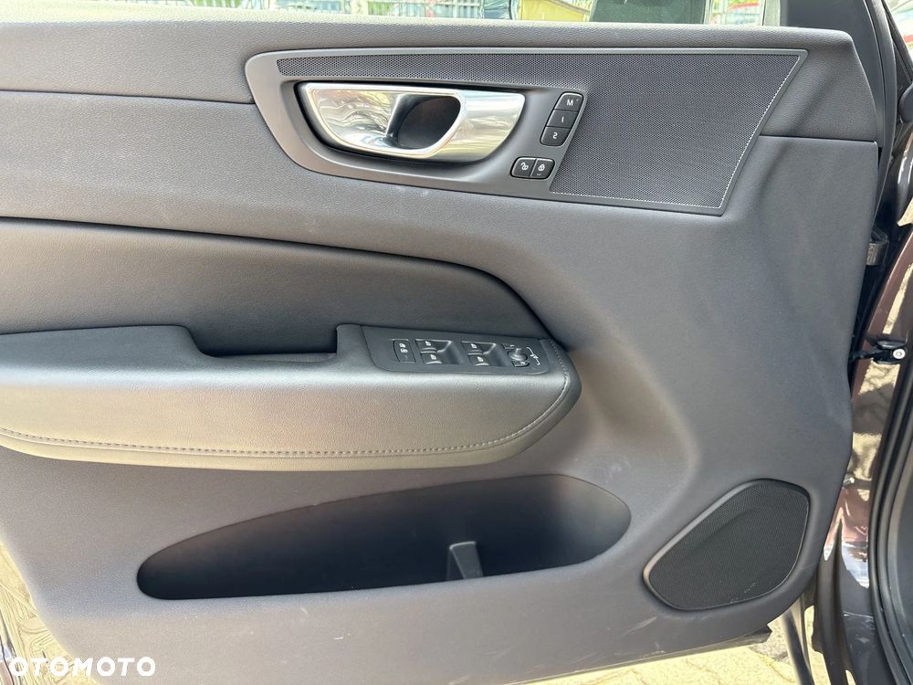 Volvo XC 60 B4 B Plus Dark - 12