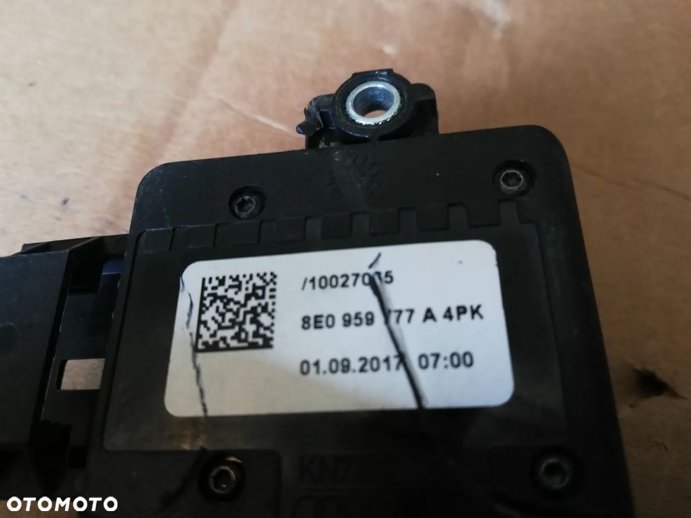 A4 B9 8W LIFT PRZEŁĄCZNIK REGURACJI FOTELA 8E0959777A - 2