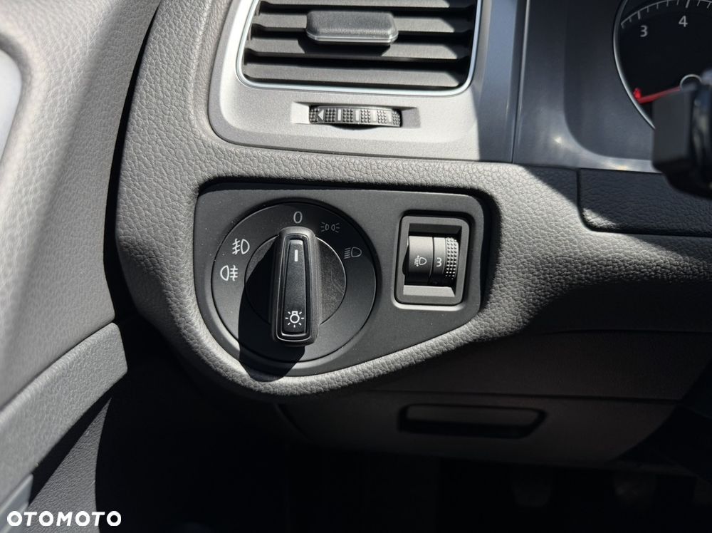 Volkswagen Golf - 25