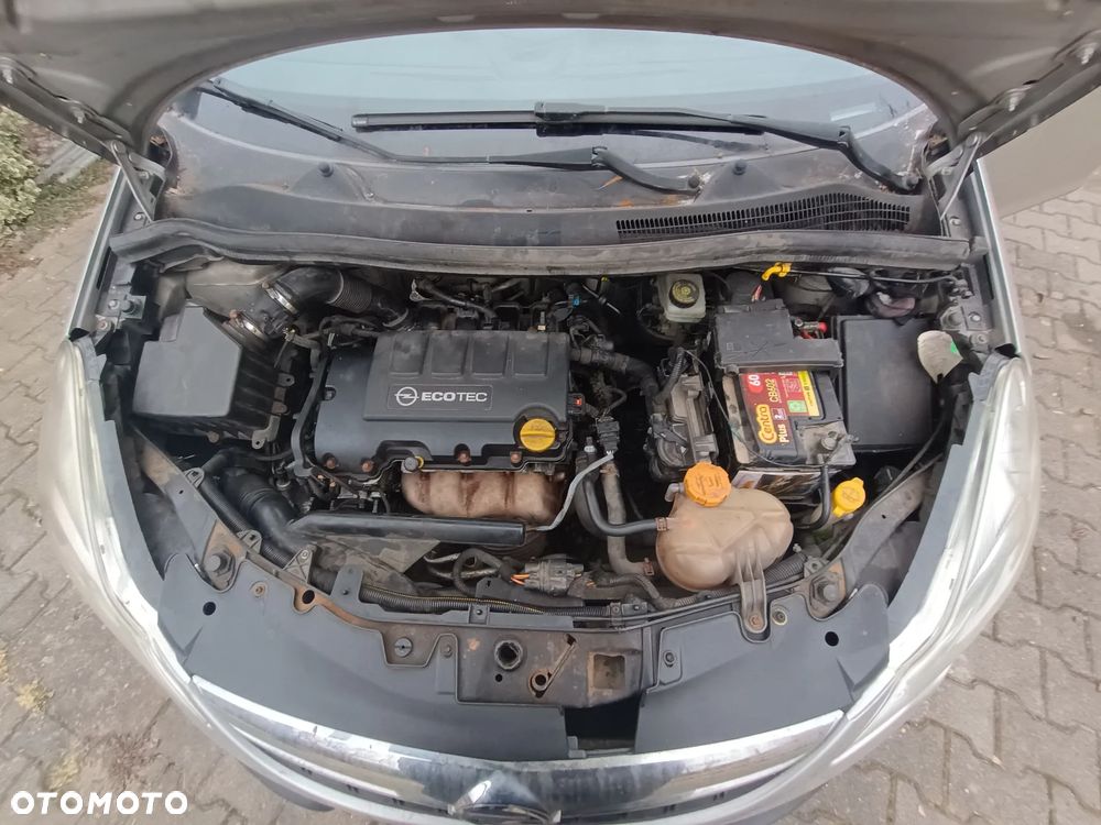 Opel Corsa 1.2 16V Cosmo - 5