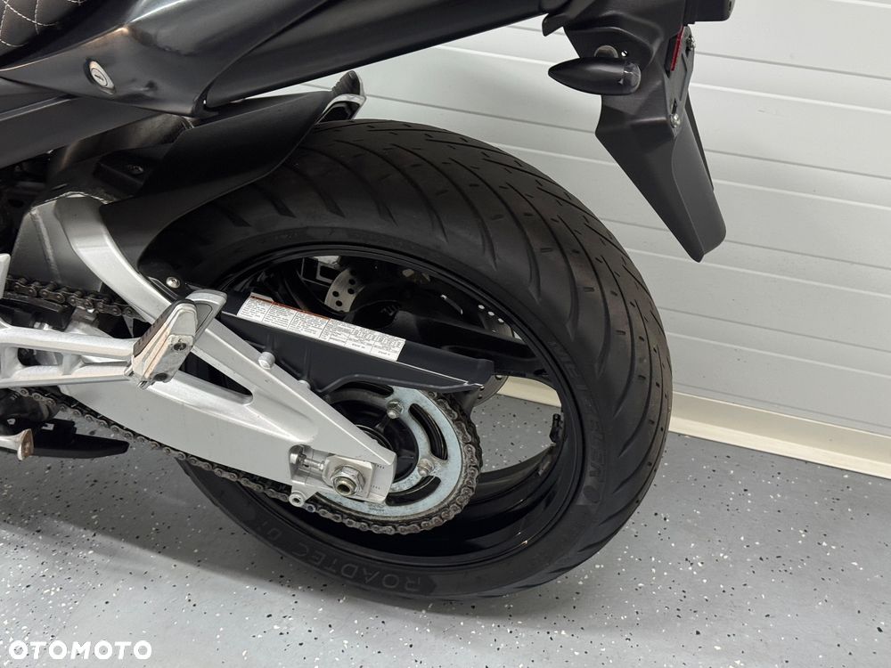 Suzuki GSR - 18