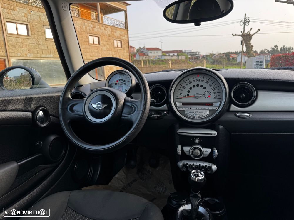 MINI 3 Portas Cooper D - 18