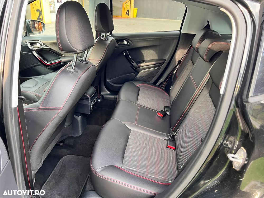 Peugeot 208 1.2 L PureTech Turbo STT Allure - 8