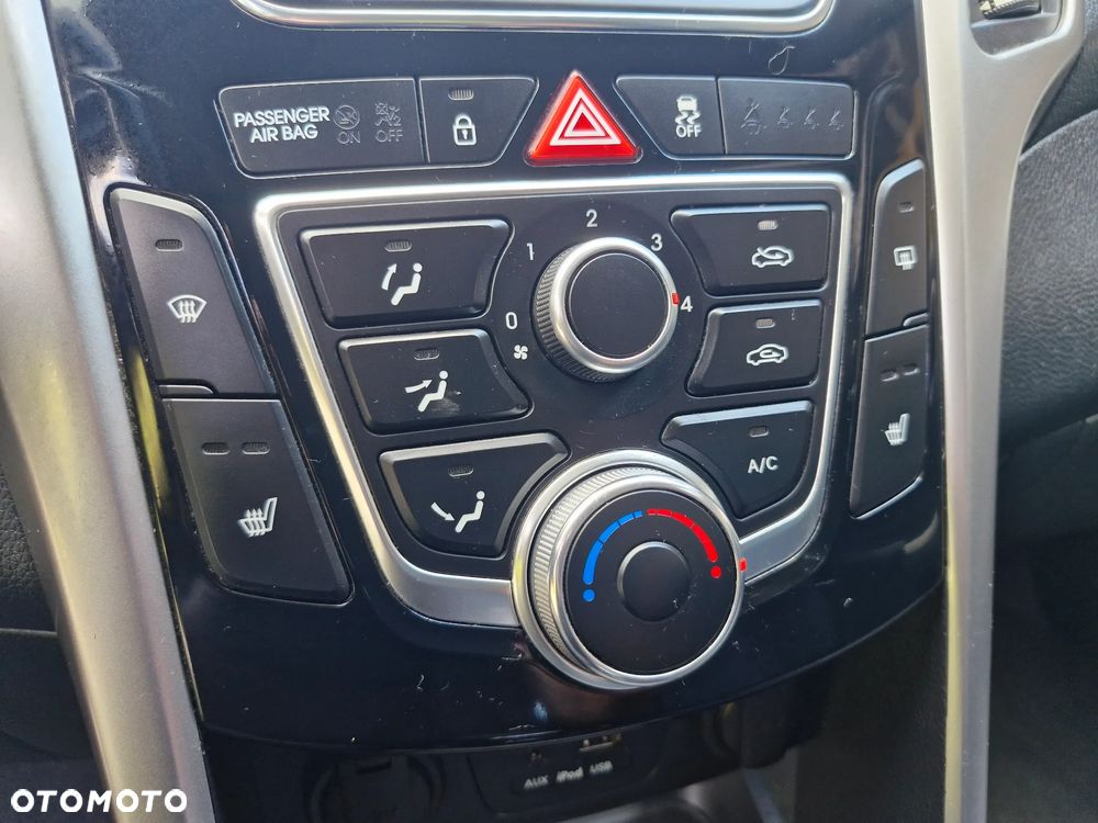 Hyundai i30 1.4 Intro Edition - 13