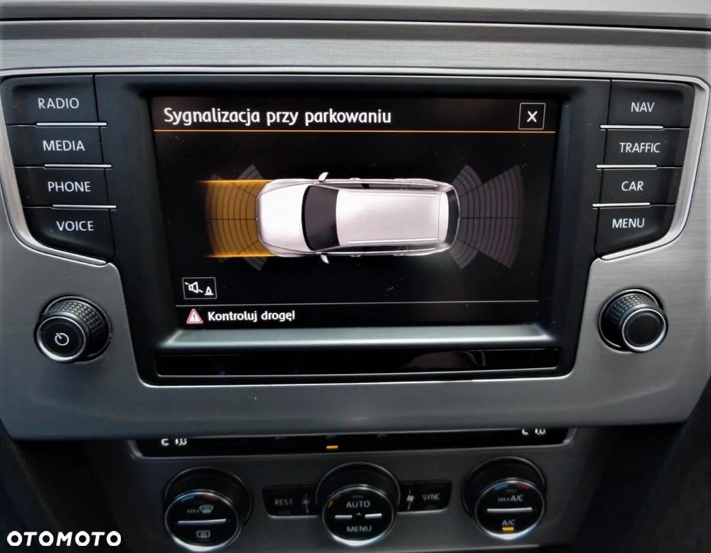 Volkswagen Passat Variant 2.0 TDI SCR Trendline - 21