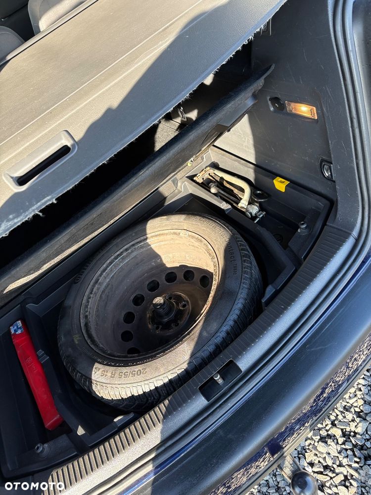 Volkswagen Touran 1.9 TDI Conceptline - 17