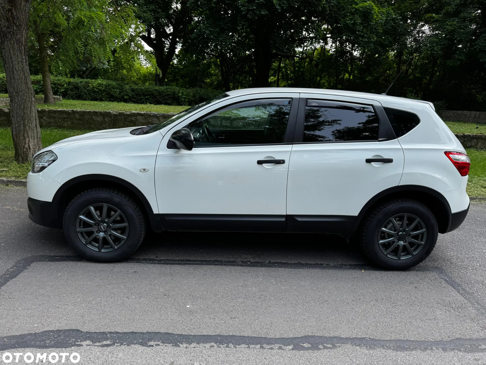 Nissan Qashqai 1.6 visia - 2