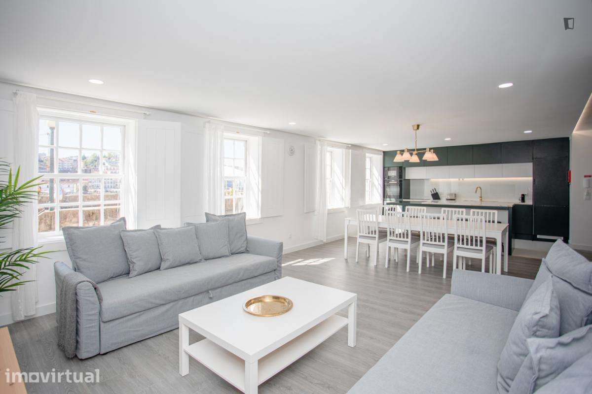 Apartamento com 3 quartos - localizado em São Nicolau Porto - Grande imagem: 2/32