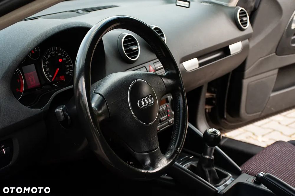 Audi A3 3-drzwiowe 2.0 FSI Attraction - 32