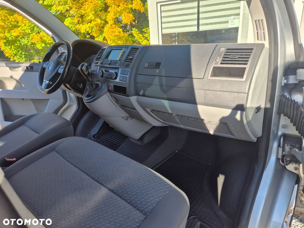 Volkswagen Caravelle - 18